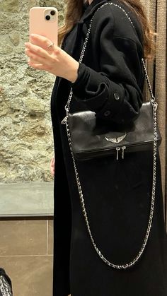 Zadig And Voltaire Bag Outfit, Zadig And Voltaire Aesthetic, Outfit Total Black, Zadig Voltaire Bag, Gold Zadig Bag, Zadig And Voltaire Rocky Bag, Zadig And Voltaire Bag Gold