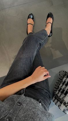 Cozy And Classy Outfit, Nyc Summer Work Outfits 2023, Black Jeans Outfit Inspiration, Chic Business Professional, Korean Fall Fashion 2023, Strappy Ballet Flats Outfit, Elborn Doris Style, Fancy Business Outfits, Black Ballerina Shoes Outfit