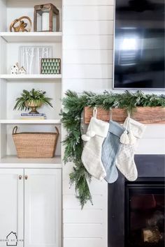 🎶 it’s beginning to look a lot like Christmas 🎶 • • • #homebykmb #amazonhome #targetstyle #afloral #christmasdecor #christmasdecoration #christmasdecorations #christmasdecorating #christmashome #christmashomedecor #christmashomedecoration #christmasgarland #xmasdecoration #xmasdecorations #xmasdecor #livingrooms #livingroomideas #livingroominspiration #livingroominspo #livingroomdesign #livingroomdesigns #livingroomdesignideas #LTKHoliday #LTKHome