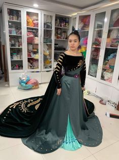 Frozen 2 Dress, Anna Frozen 2, Green Costume, Anna Costume, Elsa Cosplay, Disney Costume, Green Costumes, Anna Dress, Disney Princess Dresses