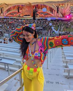 Rave Culture Fashion, Rainbow Rave Outfit, Bonnaroo Outfits, Cute Rave Outfits, Rave Fit, Rave Outfits Edc, Edc Las Vegas, Rave Fits, Rave Babe