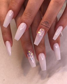 Amazing nails art design ideas Nails With Gems, Nails Yellow, Solid Color Nails, Nail Blue, Easy Nails, Rose Gold Nails, Ombre Nail Designs, Crystal Nails