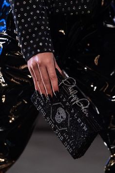 PHILIPP PLEIN Autunno Inverno 2020-2021 Suede Bag, Halloween Celebration, Mini Bags, Hand Bags, Milan Fashion, Diy Bag, Designer Bags, Milan Fashion Week