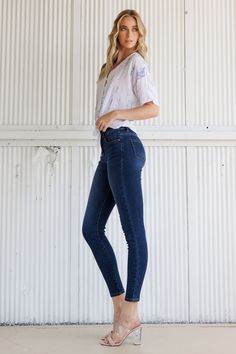 High Rise Classic Skinny Jeans Mid Waist Jeans, 70s Women, Denim Trends, Classic Jeans, Denim Branding, Girls Jeans, Gq, Flare Jeans, New Product