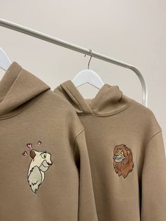 Couples Hoodies Aesthetic, Idea For Anniversary, Embroidered Cat, Hoodies Aesthetic, Simba And Nala, Cat And Mouse, Stylish Hoodies