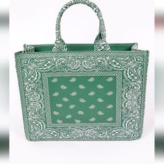 Gorgeous Bag. Large Purse Fits Many Items. Summer Tote Box Bag For Errands, Chic Green Box Bag For Shopping, Green Square Box Bag For Errands, Green Tote Box Bag For Shopping, Casual Green Box Bag For Shopping, Chic Green Tote Box Bag, Summer Shoulder Bag With Dust Bag For Errands, Trendy Green Tote Box Bag, Green Summer Bag