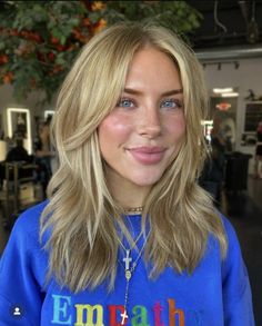 Blonde Hair Color Ideas Short, Blonde Medium Length Hair, Blonde Hair Hairstyles, Medium Length Blonde Hair, Medium Blonde Hair, Dyed Blonde Hair, Blonde Hair Color Ideas, Honey Blonde Hair