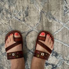 Brown Leather Sandals Woman Mexican Shoes Vintage Style - Etsy Brasil Mexican Shoes, Floral Flip Flops, Sandals Woman, Handmade Sandals, Shoes Vintage, Brown Leather Sandals, Arte Popular, Leather Sandals Women, Vintage Shoes