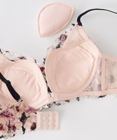 Slimming Push-Up Bra in Lace. Shaping bra with no discomfort!A distinguishing feature are the gorgeous floral prints, translucent like flower petals.Compared to traditional bras, this piece shapes and enhances the bust from the sides and back.It has layered lace from the cups to the straps, keeping the cleavage in check.The L-shaped underwire is designed for comfort!The stylish round silhouette ensures that the bust wont look sharp.-Size-B65, C65, D65, E65B70, C70, D70, E70B75, C75, D75, E75-Det Pink Underwire Bra With Removable Cups, Pink Feminine Bra With Removable Cups, Pink Full Coverage Bra With Removable Pads, Pink Lace Bra With Adjustable Straps, Feminine Floral Print Underwire Bra, Feminine Pink Bra With Adjustable Straps, Feminine Pink Nursing Bra With Removable Pads, Demi Bra, Natural Shapes