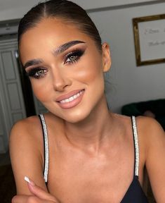 Black Prom Dress Makeup Look, Prom Eye Makeup For Black Dress, Black Prom Dress Makeup, Smokey Black Eye Makeup, Eye Makeup For Black Dress, Night Glam Makeup, Makeup For Black Dress, Eyeliner Makeup Looks, Machiaj Smokey Eyes