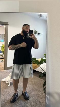 Revolutionize Your Wardrobe: Top 17 Plus Size Men's Streetwear Looks for 2024 Summer Streetwear Men, Classic Chic Outfits, 90s Black Men, Plus Size Outfits Casual, Bold Outfits, Blue Flannel Shirt, Polished Casual, Men's Streetwear