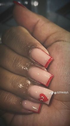 Short Medium Nails Acrylic Design, Red Short Nail Ideas Acrylic, Nails For Back To School Acrylic Short, Short Gel Nails With Initial, Nails Inspiration Polygel, 444 Nail Ideas, Red And White Short Acrylic Nails, Short Nail Designs Red And White, Cute Short Nail Ideas Black Women