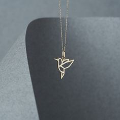 The gold bird pendant hangs delicately on a chain and makes a subtle, yet stylish statement. It's perfect for everyday wear and can be dressed up or down. 14k Solid Gold Minimal Bird Necklace for Women, Yellow White & Rose Gold, Bird Pendant Necklace, Good Luck, Cute Bird Everyday Necklace -- ⋆ This product is designed with Runda's fine handcrafting with sustainable methods. ⋆ Express-insured shipping to the whole world and delivery to cargo in only 3 business days. ⋆ Free return and warranty Pr Gold Bird Necklace, Unique Gold Pendant Designs For Women, Gold Pendant Necklace With Bird Design, Gold Bird-shaped Jewelry With Bird Design, Elegant Gold Necklace With Bird Design, Gold Necklace With Bird Design As Gift, Gold Necklace With Bird Design For Gift, Good Luck Cute, Minimal Gold Necklace