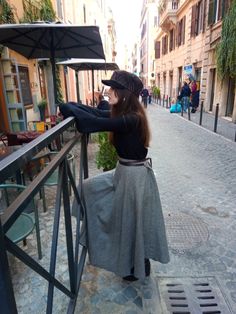 Long skirt, in pure linen, maxi skirt, A-line, craftsmanship, made in Italy. Simple and elegant skirt for all occasions. We can create the tailored top. Available sizes are S, M, L Linen Maxi Skirt, Sack Bag, Elegant Skirt, Minimal Modern, Photo Colour, Pure Linen, Shades Of Green, Beanie Hats, Long Skirt