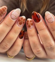 From moody dark shades to light autumnal tones, these fall 2024 nail ideas will suit every mood and style. Autumn Classy Nails, London Nails Designs, Autumn Nail Trends, Fall Nails Designs, Cute Fall Nails, Classy Acrylic, Nails Brown, Autumn Nail, Tired Of Waiting