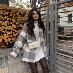 Outfit Sobrecamisa Mujer, Paris Outfits Winter, Winter Outfits Canada, Shacket Outfit, Winter Fashion Outfits Casual, Cold Outfits, Elegante Casual, Cold Weather Outfits