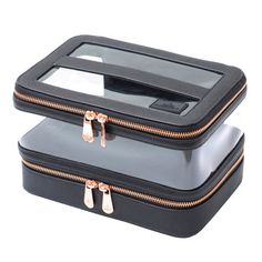 The Impressions Vanity's Santorini train case with a brush holder is just what you need to make your life easy. It's time to store all your makeup essential products in an organized manner and have them with you at all times! The beautiful design of the makeup bag organizer lets you know what you are packing and what you have missed. The 2 compartment design allows you to store makeup and cosmetics on top while storing blender sponge and brushes in the lower section. You will also be able to sto Everyday Makeup Essentials, Makeup Bag Organizer, Impressions Vanity, Beauty Organization, Makeup Travel Case, Vanity Bag, Makeup Bag Organization, Train Case, Makeup Bags Travel