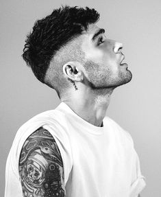 @justanarianator ∞ Zayn Malik Hairstyle, Zayn Malik Style, Zayn Malik Pics, Stylish Short Haircuts, Men Hair Color, Faded Hair, Men Haircut, Men Haircut Styles