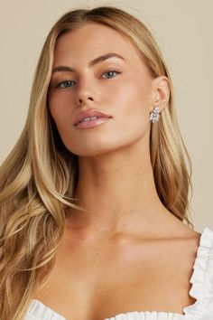 A new Untamed Petals classic style! This beautiful earring comes in Gold, Silver and Rose Gold with crystal stud details. Untamed Petals, Types Of Earrings, Bride Look, Pretty Style, Simple Earrings, Base Metal, Beautiful Earrings, Classic Style, Rose Gold