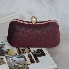 Material: Plush Occasion: Daily Matching Suitcase shape: Horizontal square Fashion Element: 35869586 Closure Type: Lock Style: Literary Style Green Clutches, Party Handbags, Velvet Clutch, Handbags Luxury, Party Purse, Vintage Clutch, Clutch Purse Evening, Tassel Bag, Shoulder Chain