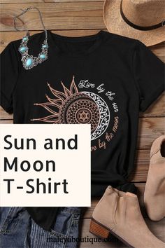 Vintage Sun and Moon T-shirt. Boho style Tee. Vintage Sun And Moon, Fest Ideas, Moon Space, Moon T Shirt, Sea Landscape, Vintage Sun