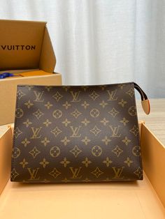 Peta Fashion Lu-Vi Bags - 16777 A+ Excellent Quality copies; Contact us if you've any questions in your mind. Fan Fashion, Louis Vuitton Bag, Contact Us, Fashion Bags, Clutch Bag, Paper Bag, Louis Vuitton, Things To Come, Tote Bag