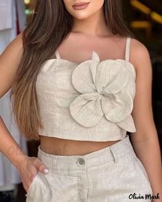 Cute Top Outfits, Classy Tops For Women, Cotton Tops Designs, Floral Cami Top, Design Pants, Stylish Tops For Women, Fashion Tops Blouse, Casual Day Outfits, Stylish Top