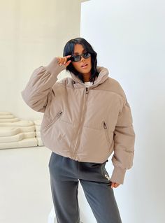 Puffer jacket  Zip front fastening  Twin hip pockets  High neckline  Ribbed cuffs  Drawstring waist  Drop shoulder  Fully lined England Trip, Shiny Pants, Jacket Beige, Fleece Dress, Sweatshirt Set, Outerwear Outfit, Knit Sweatshirt, Jacket Brands, Fall Jackets