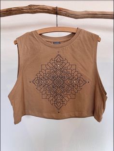 Brown crop top with geometric print.  Out of Jersey fabric, perfect for Yoga and Meditation  ॐ * size S-L * 100% cotton * wash at 40oC ** follow Celyst  ᐉ www.facebook.com/ceelyst ᐉ www.instagram.com/celyst ** Clothing for every moment With my clothes I want to create a connection between the colorful Trance/Psychedelic look, the cosiness of the hippie movement and the ethnic style. So you can wear your favorite piece from our shop to festivals and parties as well as in your free time and during Indie Hippie Outfits, Crop Top Men, Sacred Geometry Clothing, Hippie Tank Tops, Spiritual Clothing, Festival Outfits Women, Hippie Movement, Brown Crop Top, Hippie T Shirts