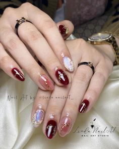 Nail Inspo Maroon, Red Gold Nails Design, Red Coquette Nails, Maroon Nails Design, Nail Maroon