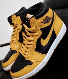 La collezione Jordan Brand 2021 si arricchisce con la nuova Air Jordan 1 High OG “Pollen” la cui data di rilascio è stata finalmente rilevata.

Era il 2018 quando vari rumors presentavano questa sneaker con il nome Air Jordan 1 “Yellow Toe” facendo crescere l’interesse di tutti gli sneakerheads. Air Jordan 1 Black, Jordan 1 Black, Urban Shoes, Nike Yellow, Blue Jordans, Oufits Casual