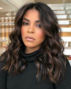 Envisioning Elegance: Brunette Hair Color 16 Ideas for 2024 Brunette Hair Shades, Curly Hair Color Ideas, Curly Hair Color, Hair Color For Dark Skin, Rambut Brunette, Natural Curly Hair Cuts, Highlights Curly Hair, Black Hair Balayage, Blond Balayage