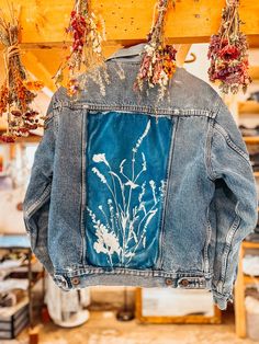 Fur Lined Denim Jacket, Vintage Levis Denim Jacket, Carhartt Overalls, Secondhand Style, Denim Jacket With Fur, Lined Denim Jacket, Vintage Woolrich, Straight Fit Pants, Lined Jeans