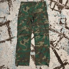 Measurements: 16" Waist 10" Rise 29" Inseam 7.5" Leg Opening Great Condition, No Flaws. Tagged 31x32 But Measures 32x29. Adjustable Waist And Leg Opening. Camo Cargo Pants, Military Surplus, Lauren Green, Polo Ralph Lauren Mens, Green And Brown, Mens Bottom, Bottoms Pants, Cargo Pants, Polo Ralph