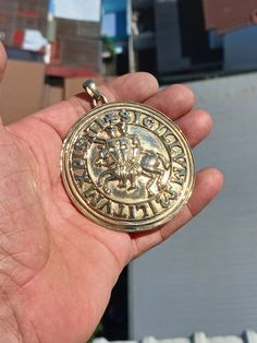 You are looking at a big Brass Templar Knights Pendant Amulet. The Pendant is made from Brass. Dimensions: 85 mm (3.35 inch) includes the Bail x 68 mm (2.68 inch) Diameter of the Bail is 5 mm (0.20 inch) All items are shipped from Thailand and the delivery time is between 10 and 21 Business days Templar Knights Amulet, Ancient Brass Amulet, Medieval Templar Knights Seal, Solid Brass Pendant, Handmade Amulet, Costume Medieval Amulet Gold Medieval Jewelry For Themed Events, Medieval Gold Jewelry For Fantasy Events, Templar Knights, Costume Rings, Amulets, Brass Pendant, Pinky Ring, Jewelry Maker, Solid Brass