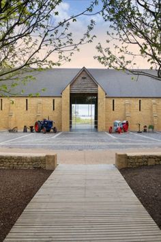 Glass threshing barn doors Folding Glass Partition, Frameless Glass Door, Glass Entrance Doors, Farm Hotel, Steel Frame Doors, Pebble Floor, Frameless Glass Doors, Wooden Walkways