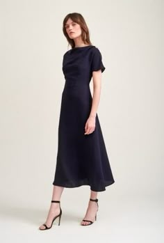 Formal Simple Dress, Elegant Modest Dresses, Simple Dresses Classy, Modest Dresses Formal, Modest Casual Dresses, Simple Dresses Casual, Long Sleeve Wedding Guest Dresses, Classy Black Dress, Social Dress