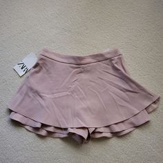 Super Girly And Cute! Zara Skort, New With Tags. Never Been Worn. Feminine Stretch Shorts For Spring, Zara Stretch Summer Skort, Zara Feminine Mini Skirt, Feminine Summer Bottoms By Zara, Zara Feminine Summer Bottoms, Zara Skort, Zara Skirts, Pink Skirt, Womens Skirt