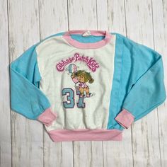 1980s Childhood Fashion, Retro Blue Tops For School, Retro Long Sleeve Tops For School, Vintage Crew Neck Tops For School, Vintage Tops For School In Spring, Vintage Fall School Tops, Retro Spring College Sweatshirt, Retro Long Sleeve Sweatshirt, 90s Style Cotton Sweater