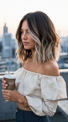 Balayage For Shoulder Length Hair, Hair Inspiration Oval Face, Medium Length Brown And Blonde Hair, Above Shoulder Brunette Hair, Balyage Medium Hair Brunette To Blonde, Womens Haircuts Medium Shoulder Length Trending Hairstyles, Cool Color Balayage, Fall Blonde Lob, Lob Color Ideas