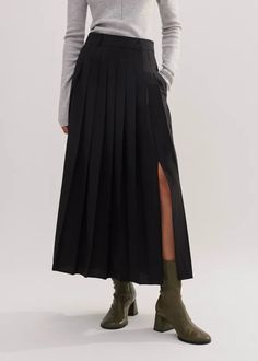 Wool-Blend Pleated Skirt Black Trending Skirt, Pleated Skirt Long, Midi Pleated Skirt, Work Closet, Cashmere Jacket, Pleated Long Skirt, Chic Skirts, Black Pleated Skirt, Skirt Trends