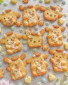 there are many cookies shaped like teddy bears