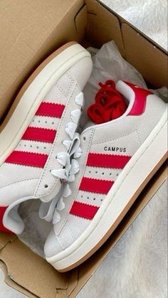 Shoes For School, Dr Shoes, Trendy Shoes Sneakers, Preppy Shoes, Shoes Outfit Fashion, Adidas Shoes Women, Cute Nike Shoes