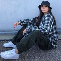 Bodysuit Casual Outfit, Stile Ragazza Skater, Looks Hip Hop, Sore Eyes, 90s Fashion Outfits, Tomboy Style Outfits, I Watch, Streetwear Fashion Women, Tomboy Fashion