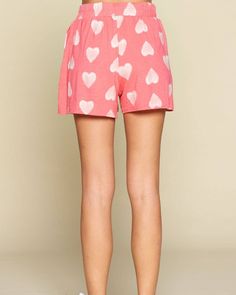 Cute heart printed jersey shorts with elastic waistband and pockets. Cute Cotton Short Sleepwear, Cute Cotton Sleepwear Short Length, Cotton Shorts For Pajama Party, Playful Loungewear Shorts With Elastic Waistband, Cotton Shorts With Elastic Waistband For Pajama Party, Playful Elastic Waistband Shorts For Loungewear, Playful Relaxed Fit Shorts With Elastic Waistband, Trendy Heart Print Summer Bottoms, Trendy Heart Print Bottoms For Summer