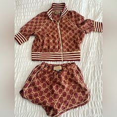 Authentic Gucci Jacket & Shorts Reddish/Maroon/Cream Worn 2x & Like New Top-Medium/Shortssmall Gucci Tank Top, Gucci Outfits Women, Gucci Shorts, Aliyah Core, Core Outfits, Gucci Jacket, Gucci Top, Gucci Outfits, New Top