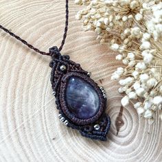 💜 Sometimes, we just need something to bring us back to our center, to remind us of who we are. This handmade macrame amethyst Pendant is here for that: to protect you, to help you cleanse your energy and reconnect with your intuition. Each piece is handmade, with love and dedication, thinking of accompanying you in your day to day life. And to make it feel even more special, I personally ritualize it before sending it to you, and I give you a PDF guide so you can know in depth the properties of amethyst. 👉 To do this, when you place your order, leave me your email and I will send you the guide. ☺ 🧵 Craft made with heart: This pendant is made with Linhasite Waxed Thread and a natural amethyst that connects you with its protective properties. 🌿 Spiritual properties: Amethyst protects yo Spiritual Necklace, Energy Stones, Sliding Knot, Spiritual Jewelry, Boho Gifts, Amethyst Pendant, Meaningful Gifts, Crafts To Make, Macrame