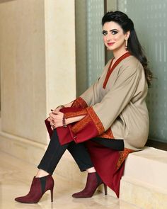 Goj Kapor Kamiz Design, Shawl Kurti Designs, Pheran Style Suit, Woolen Suits Design Winter Pakistani, Woolen Kurtis Design Winter Indian, Winter Suit Neck Design, Woolen Suit Neck Design, Woollen Suit Designs Winter, Woolen Kurta Designs Women