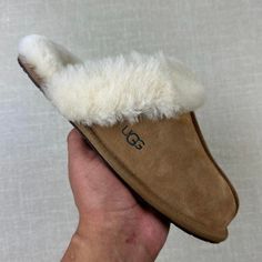 Ugg Scuffette Ii Chestnut Women 9. Brand New In Box 100% Authentic. Fast Shipping All Sales Final Ugg Scuffette, Ugg Slippers Women, Shoes Ugg, Chestnut Color, Casual Slippers, Slipper Shoes, Womens Uggs, Ugg Shoes, Womens Slippers