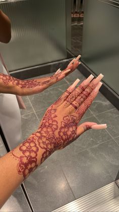 Henna, Acrylic Nails, Elevator, Red Henna, Hand Hannah Tattoo Design, Eid 2024, Cute Henna Designs, Cute Henna Tattoos, Jagua Henna, Henna Style Tattoos, Red Henna, Henna Nails, Henna Inspired Tattoos